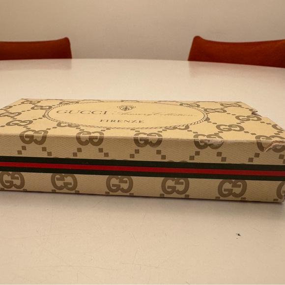 Gucci Women's Watch with bezels - Picture 11 of 13